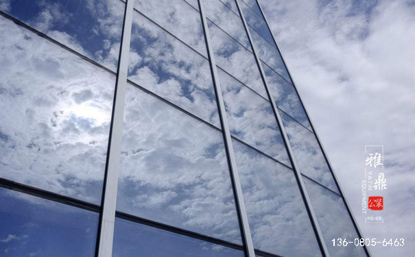 办公大楼装修中点式玻璃幕墙具有哪些优点1